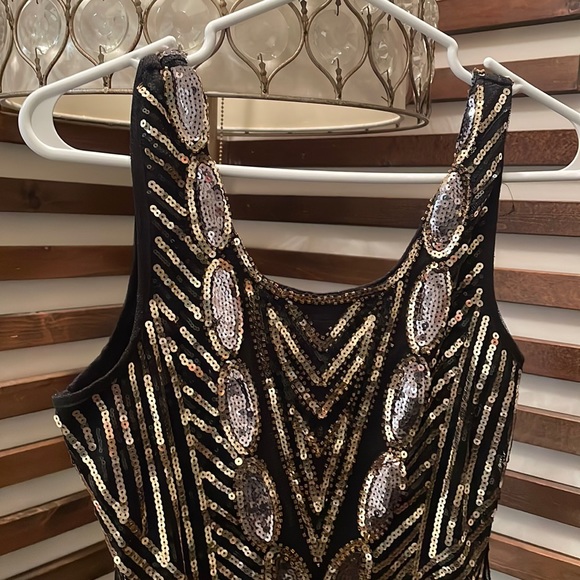 Black and gold perfect for holiday season - Picture 1 of 3